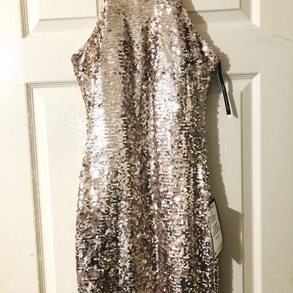 ***SOLD** SOLD***SEQUINS NWT Gold sequins dress, sleeveless peep hole SIZE: 3 - Picture 6 of 10